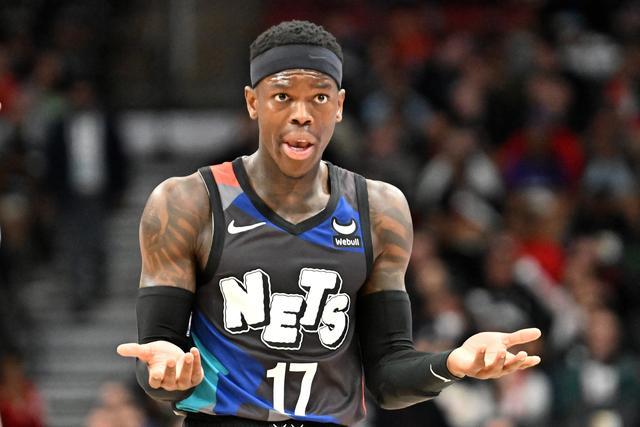 伊布社交媒体秀冠军数量 15个赛季拿13个联赛冠军