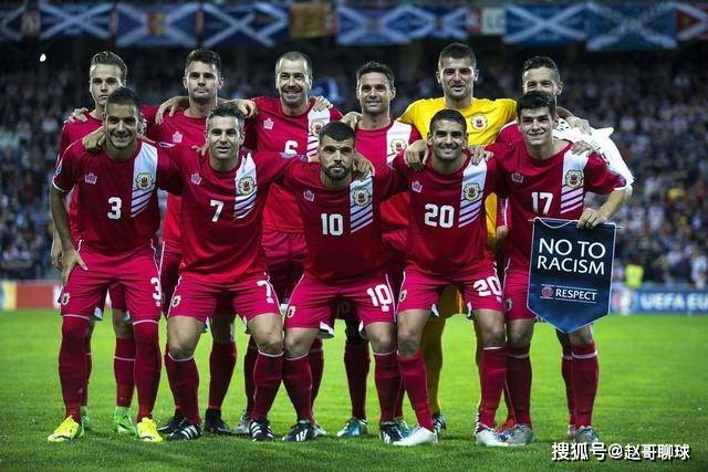 斯洛特是第四位处子赛季率队圣诞节登顶的主教练